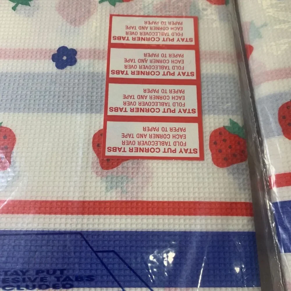 Vintage Linette Strawberry Absorbent Tissue 2 Ply Table Cover 44x96 Cottagecore